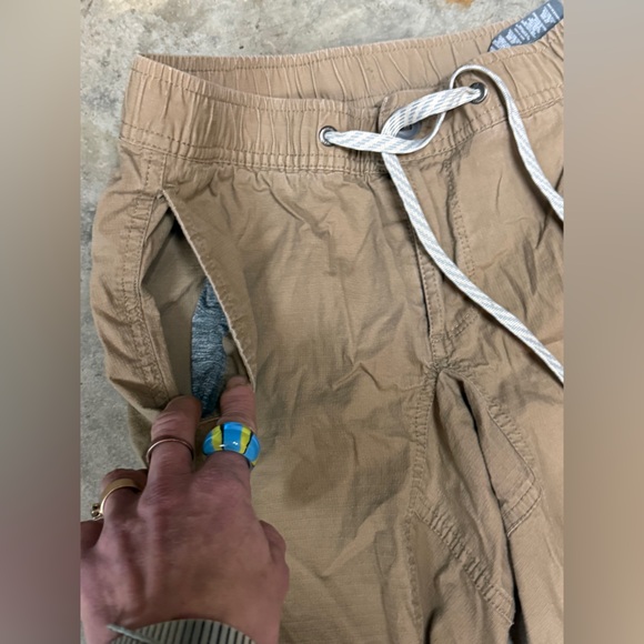 Vuori Women’s Ripstop Pants Tan - Picture 12 of 13